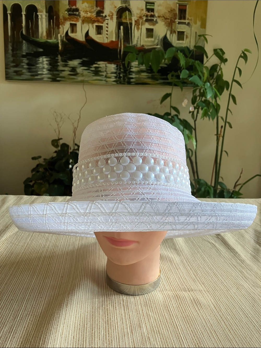 Elegant White Wide-Brim Women's Dress Hat with Pearl Band
